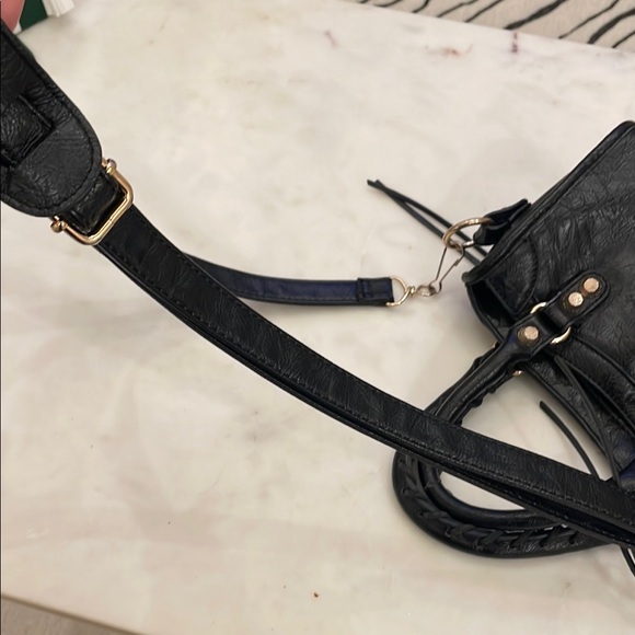 City Inspired Black Crossbody Handbag - Picture 8 of 11